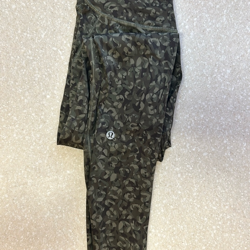 Lululemon Base Pace high rise leggings intertwined green camo size 4   
23 inch